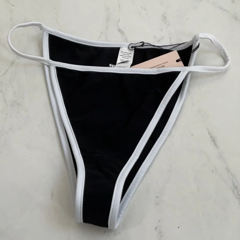 Superdown Gianna Bikini Bottom in Black and White, Size: M - Picture 5 of 7